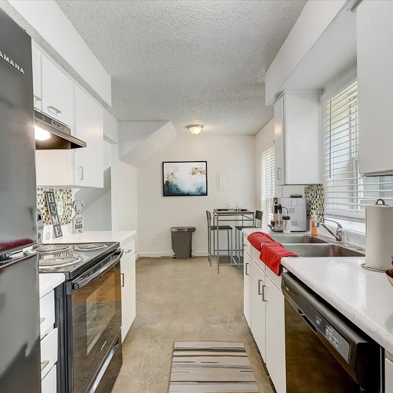 6806ac12a064d05a7f178c4c_7-W-Hickory-St-013