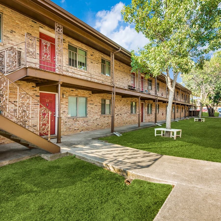 680794eeb252f60302a4ec7e_911-bernard-st-denton-tx-76201-High-Res-4